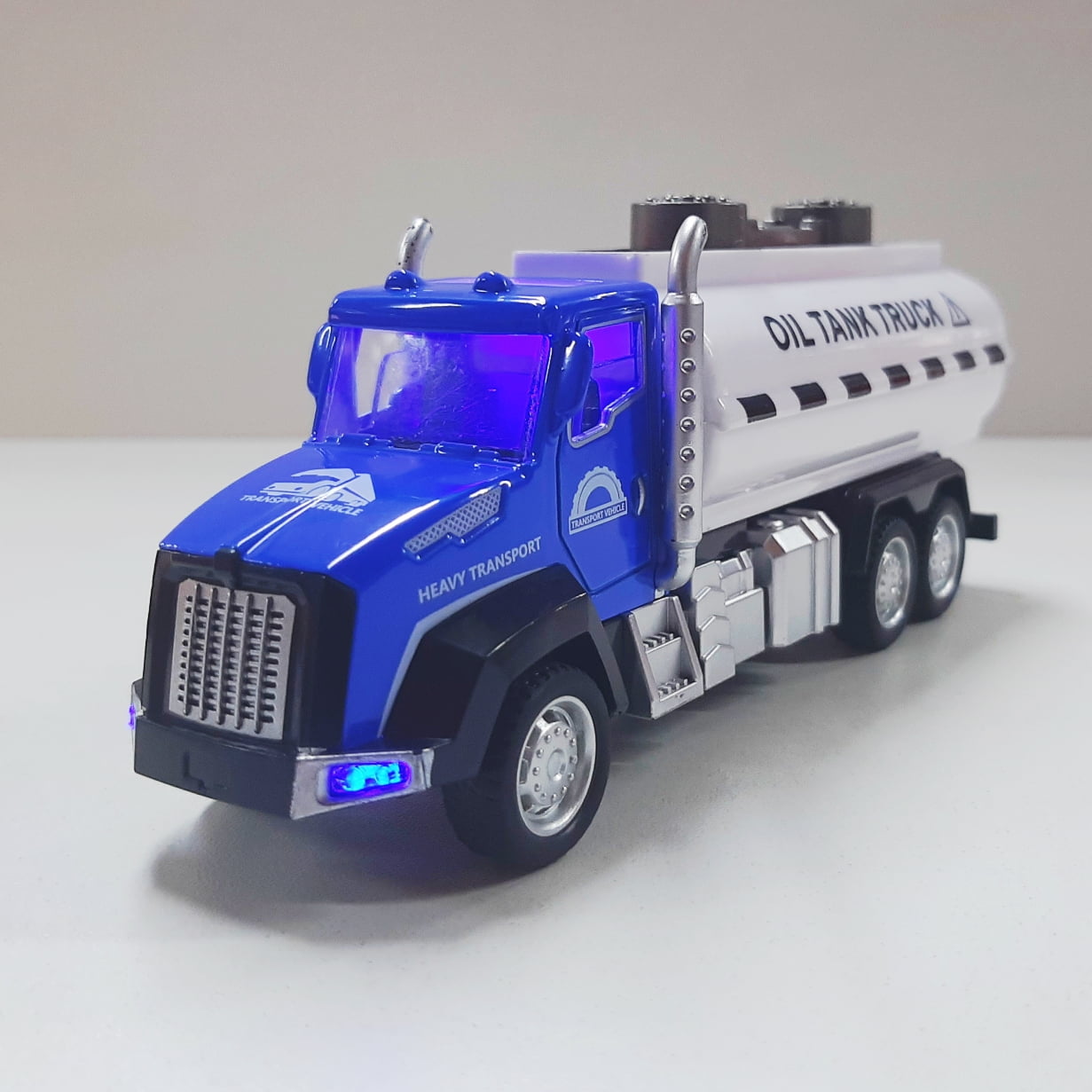 Miniatura Brinquedo Som e Luzes Caminhão Tanque branco 17cm