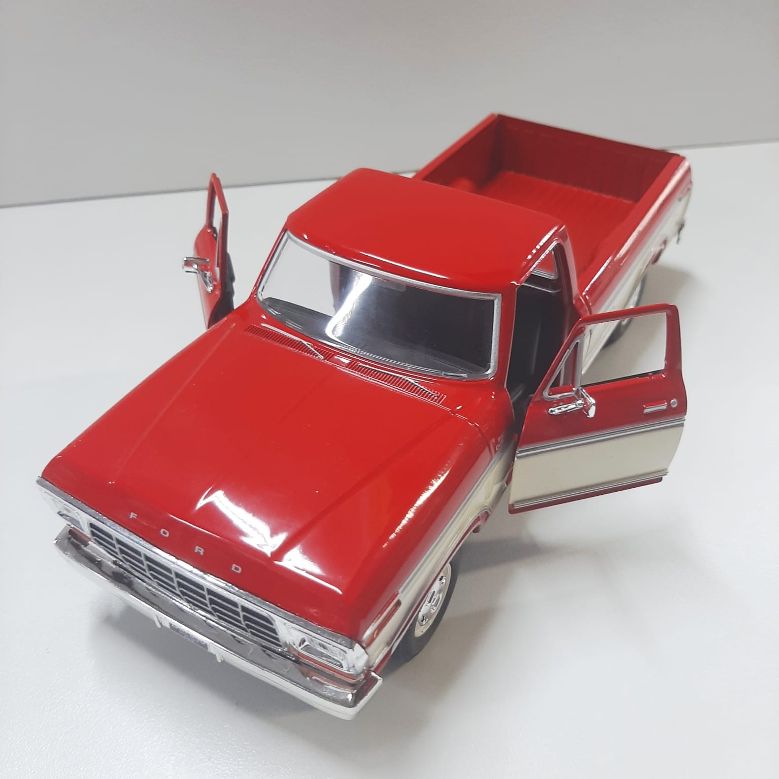 MINIATURA CARRO CORRIDA ANTIGO METAL VERMELHO -ENFEITE Mais Az