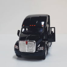 Miniatura de Ferro Cavalo Kensworth T700 Preto Escala 1/68