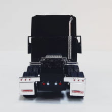 Miniatura de Ferro Cavalo Kensworth T700 Preto Escala 1/68