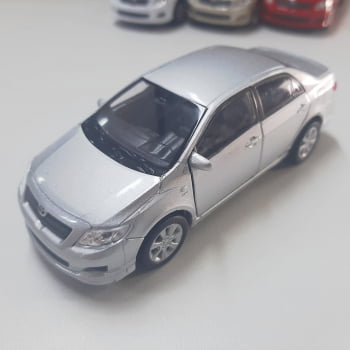 Miniatura Toyota Corolla 12cm Prata Escala Modelo