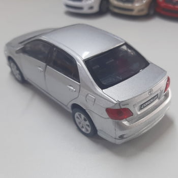 Miniatura Toyota Corolla 12cm Prata Escala Modelo