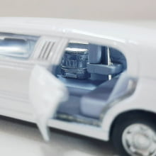 Miniaturas de Ferro 1999 Lincoln Town Limosine Car Stretch Limo Branco Escala 1/52