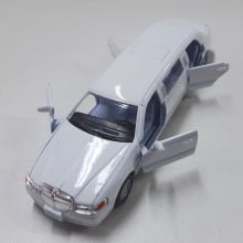 Miniaturas de Ferro 1999 Lincoln Town Limosine Car Stretch Limo Branco Escala 1/52