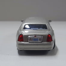 Miniaturas de Ferro 1999 Lincoln Town Limosine Car Stretch Limo Dourado Escala 1/52