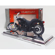 Miniatura 1/18 Harley-Davidson 2002 FXSTB Night Train Preto com caixa