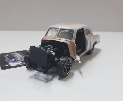 Miniatura 1951 Chevy Dom/Toretto Fleetline Velozes e Furiosos Escala 1/32