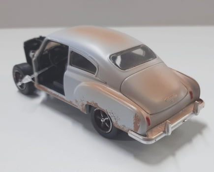 Miniatura 1951 Chevy Dom/Toretto Fleetline Velozes e Furiosos Escala 1/32