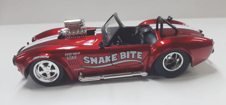 Miniatura 1965 Shelby Mordida de Cobra 427 S/C /Snake Bite Escala 1/24