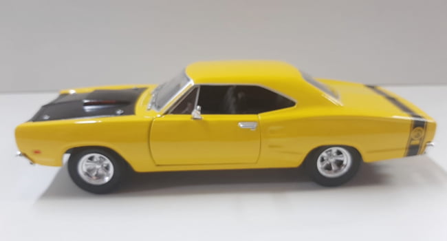 Mini 1/24 1969 Dodge Coronet Super Bee - Miniatura Escala 1/24