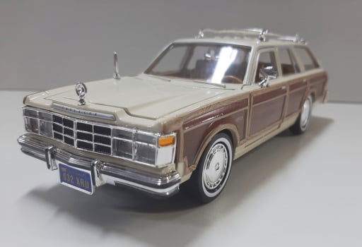 Mini 1/24 1979 Chrysler Lebaron Town & Country Wagon - Miniatura Escala 1/24