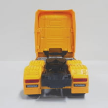 Miniatura Cavalo de Ferro Scannia Trucado V8 730 Amarelo Escala 1/32