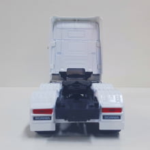 Miniatura Cavalo de Ferro Scannia Trucado V8 730 Branco Escala 1/32