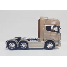 Miniatura Cavalo de Ferro Scannia Trucado V8 730 Dourado Escala 1/32