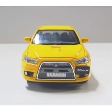 Miniatura de Ferro 2008 Mitsubishi Lancer Evo X Amarelo Escala 1/36