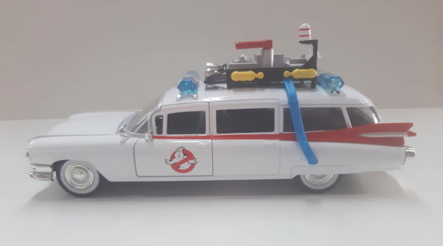 Miniatura de ferro Caça-Fantasmas ECTO-1 Cadillac Esc 1/24 _Ambulance Ghost Busters 