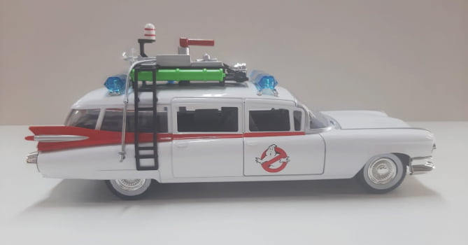 Miniatura de ferro Caça-Fantasmas ECTO-1 Cadillac Esc 1/24 _Ambulance Ghost Busters 