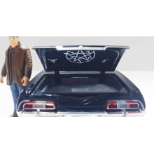 Miniatura de Ferro Chevrolet 1967 Impala SS Sport Sedan do Dean Supernatural Escala 1/24