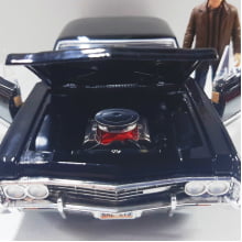 Miniatura de Ferro Chevrolet 1967 Impala SS Sport Sedan do Dean Supernatural Escala 1/24