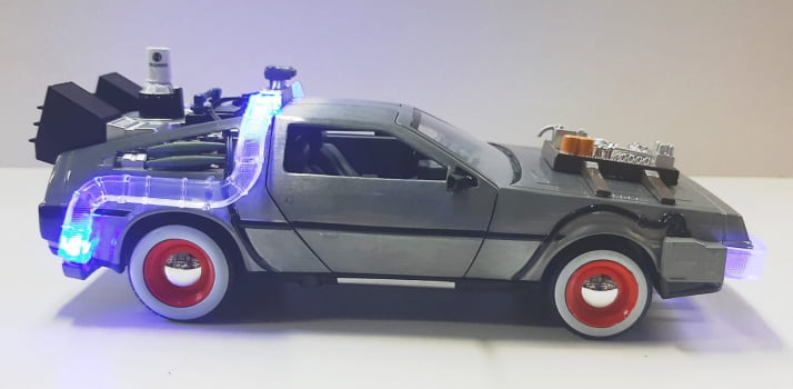 Mini 1/24 de Ferro "De Volta para O Futuro" Delorean - Miniatura Escala 1/24