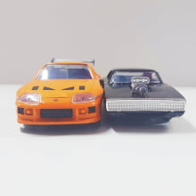 Miniaturas de Ferro Dodge Charger R/T Preto do Toretto e Toyota Supra do Brian Escala  1/32 Velozes e Furiosos