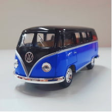 Miniatura de Ferro Volks 1962 Kombi Clássica Corujinha Azul com preto Escala 1/32