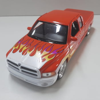 Mini Dodge RAM Quad Cab Esportiva 1500 Sport - Miniatura 1/24