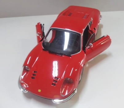 Miniatura Ferrari Dino 246 GT Escala 1/24