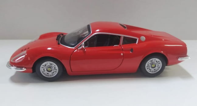 Miniatura Ferrari Dino 246 GT Escala 1/24