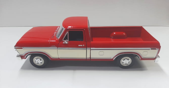 Mini 1/24 Ford F150 Custom Pickup - Miniatura Escala 1/24