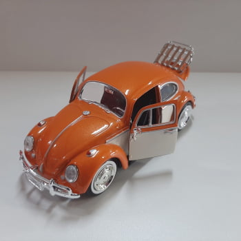 Mini 1/24 Fusca Volkswagen 1966 Beetle - Miniatura Escala 1/24 - com suporte para carga externa