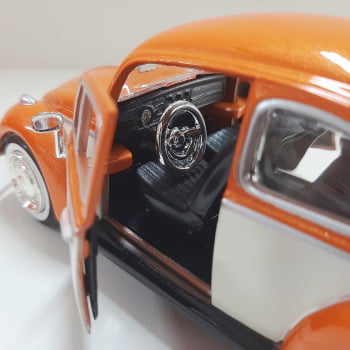 Mini 1/24 Fusca Volkswagen 1966 Beetle - Miniatura Escala 1/24 - com suporte para carga externa