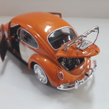 Mini 1/24 Fusca Volkswagen 1966 Beetle - Miniatura Escala 1/24 - com suporte para carga externa