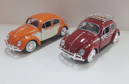 Mini 1/24 Fusca Volkswagen 1966 Beetle - Miniatura Escala 1/24 - com suporte para carga externa